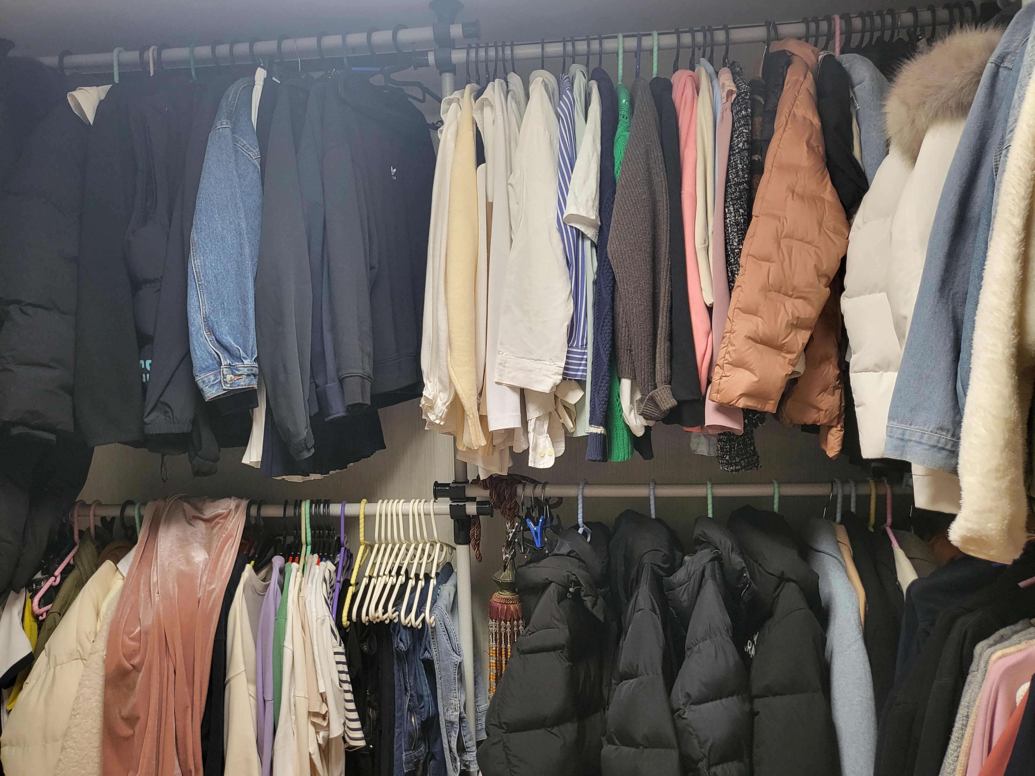 입주청소 작업 중인 전문 청소팀